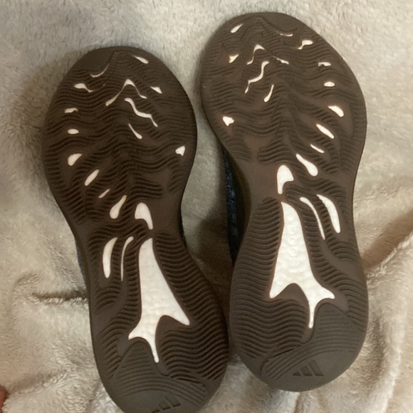 Yeezy Boost 380 - Picture 7 of 10